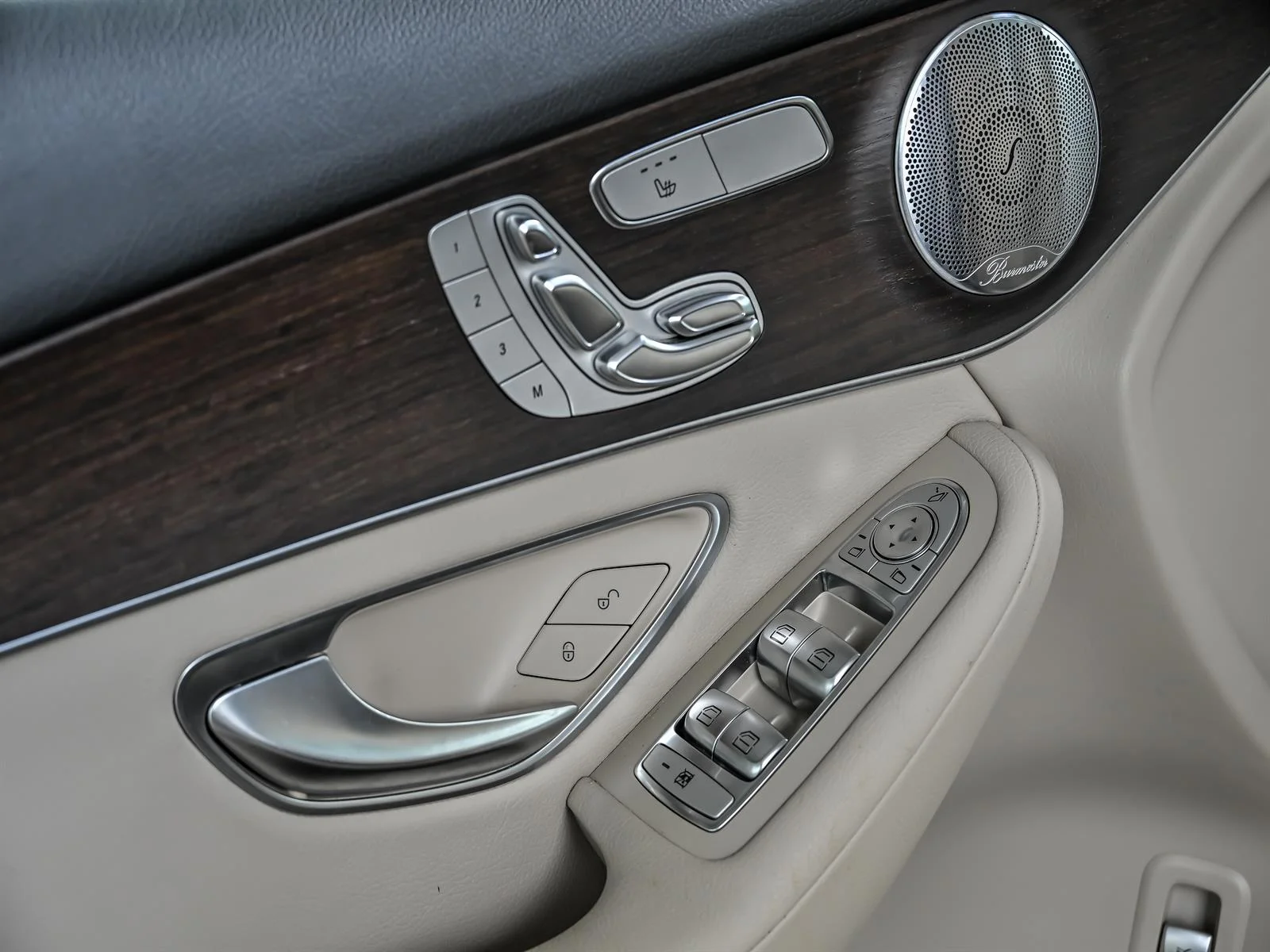 Used 2020 Blue Mercedes-Benz GLC 300 4MATIC® image 9