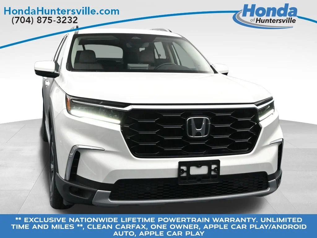 2025 Honda Pilot Touring AWD's photo