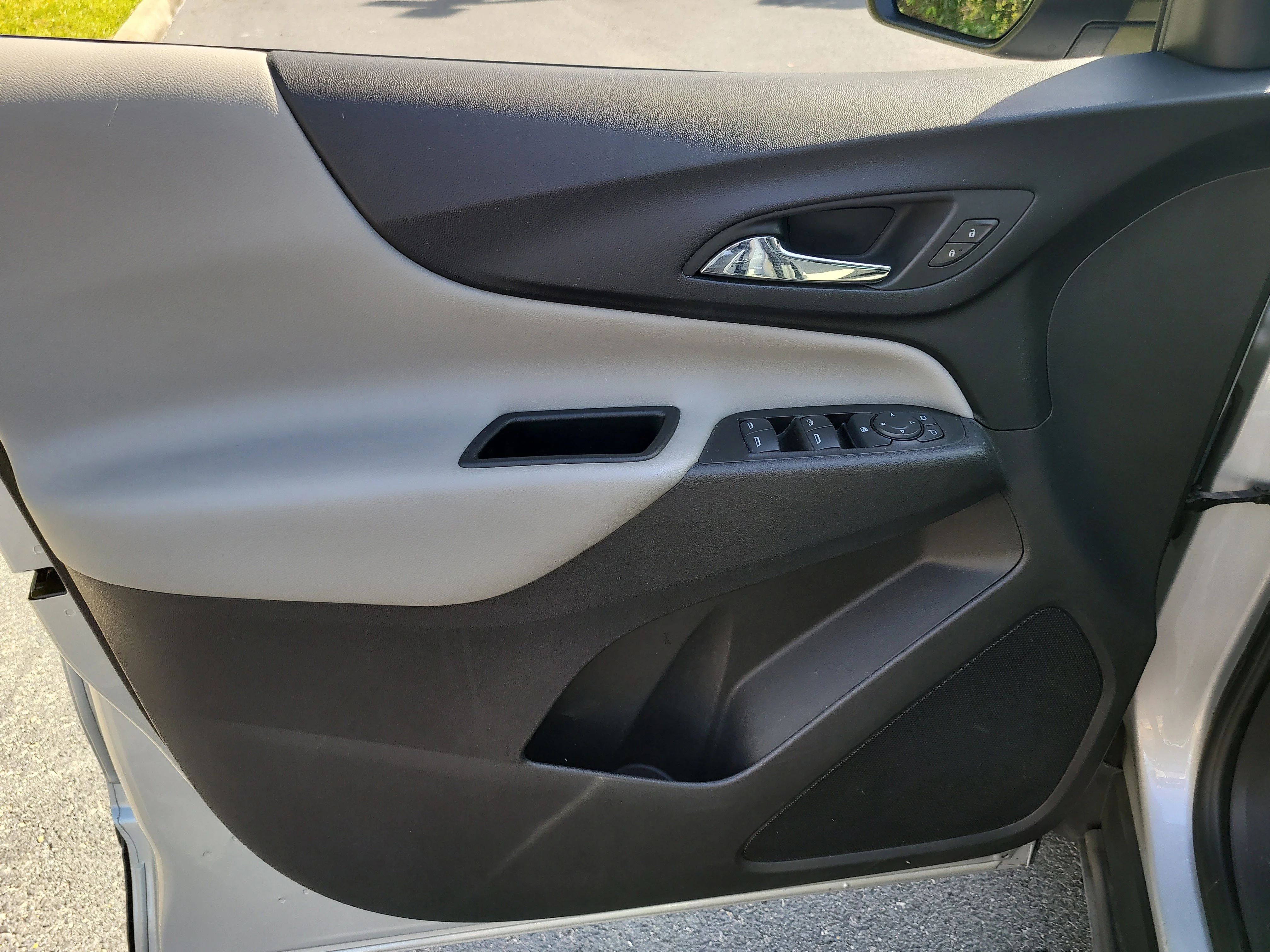 Used 2022 Silver Ice Metallic Chevrolet LS image 17
