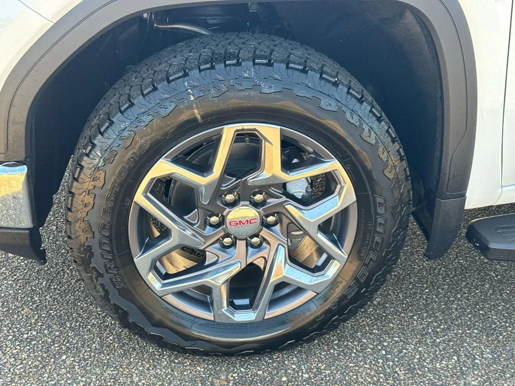 New 2026 Summit White GMC SLT image 4