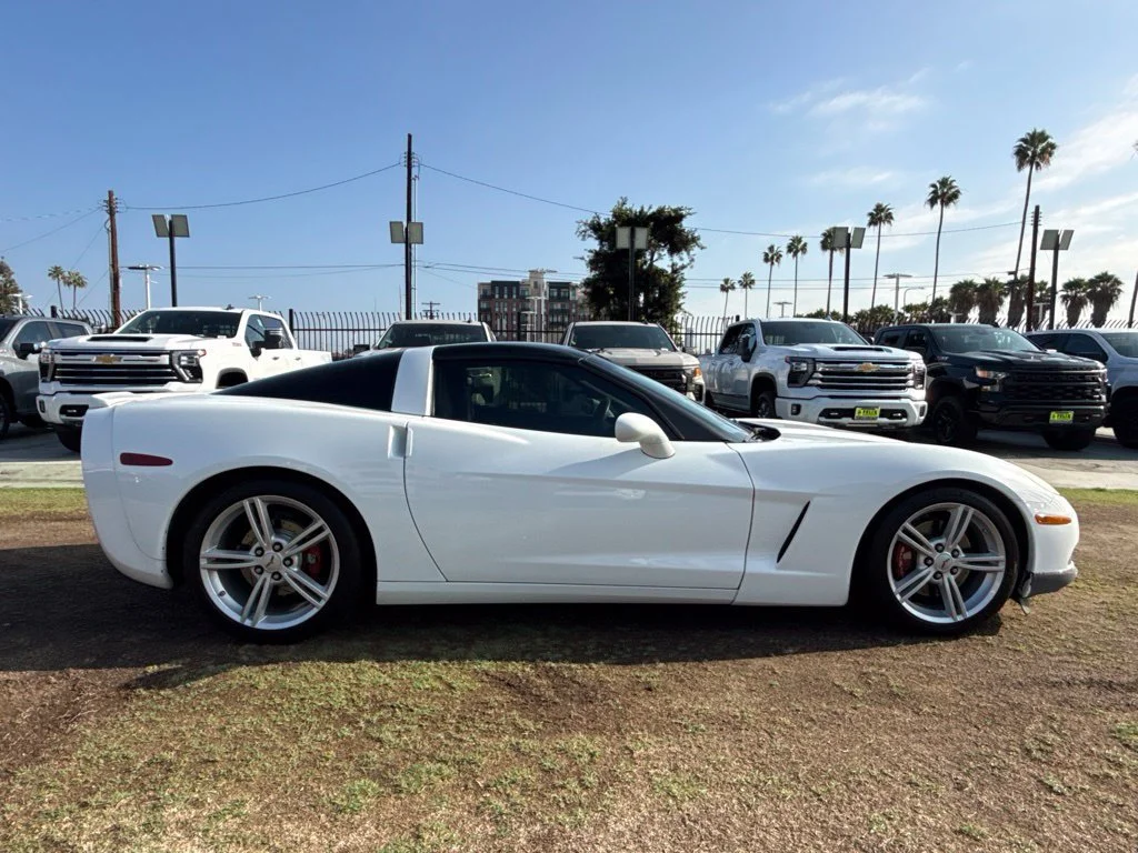 Used 2010 ARCTIC WHITE Chevrolet w/2LT image 4