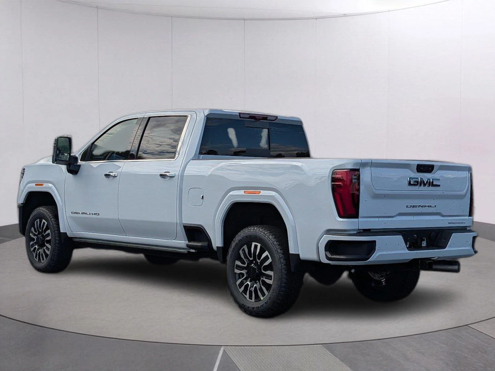 New 2026 Glacier White Tricoat GMC Denali Ultimate image 3