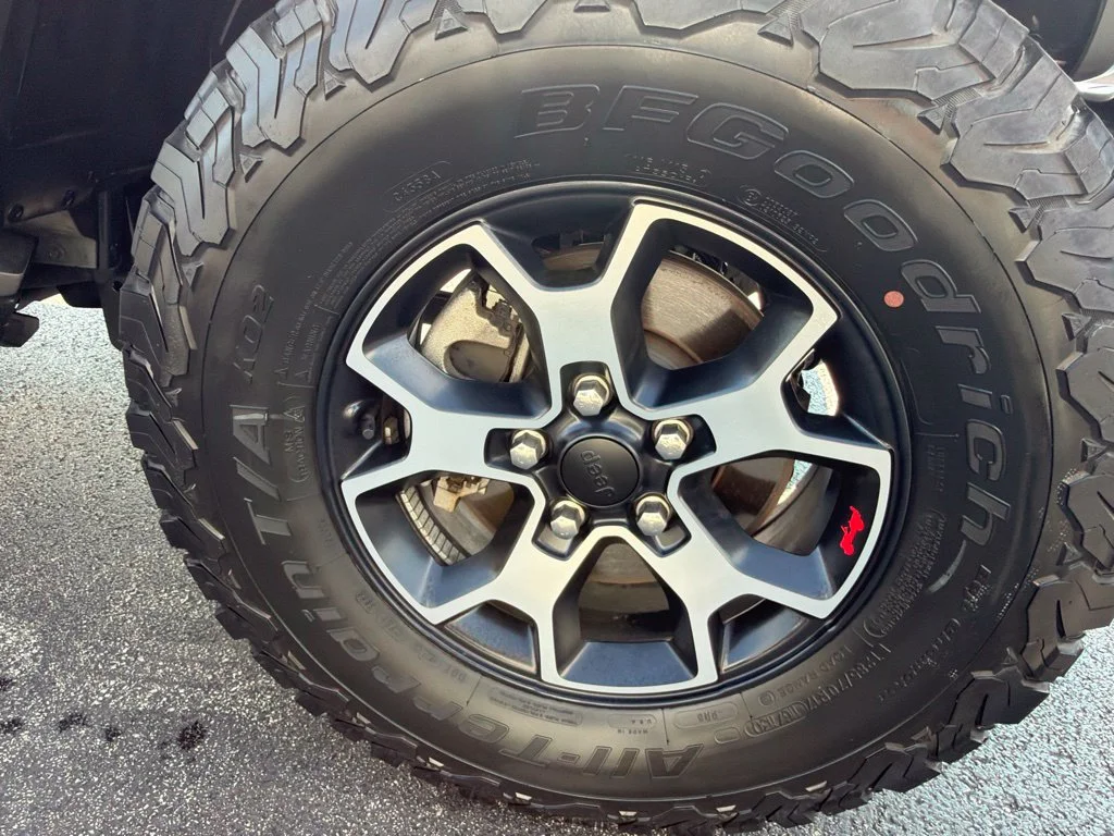 Used 2023 Sting Gray Clearcoat Jeep Rubicon image 9