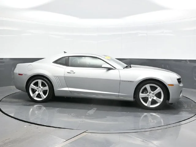 Used 2011 Silver Chevrolet 1LS image 8