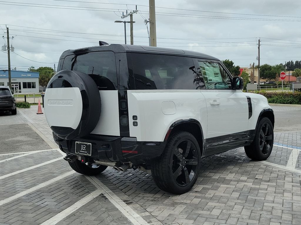 New 2026 Fuji White Land Rover V8 image 5