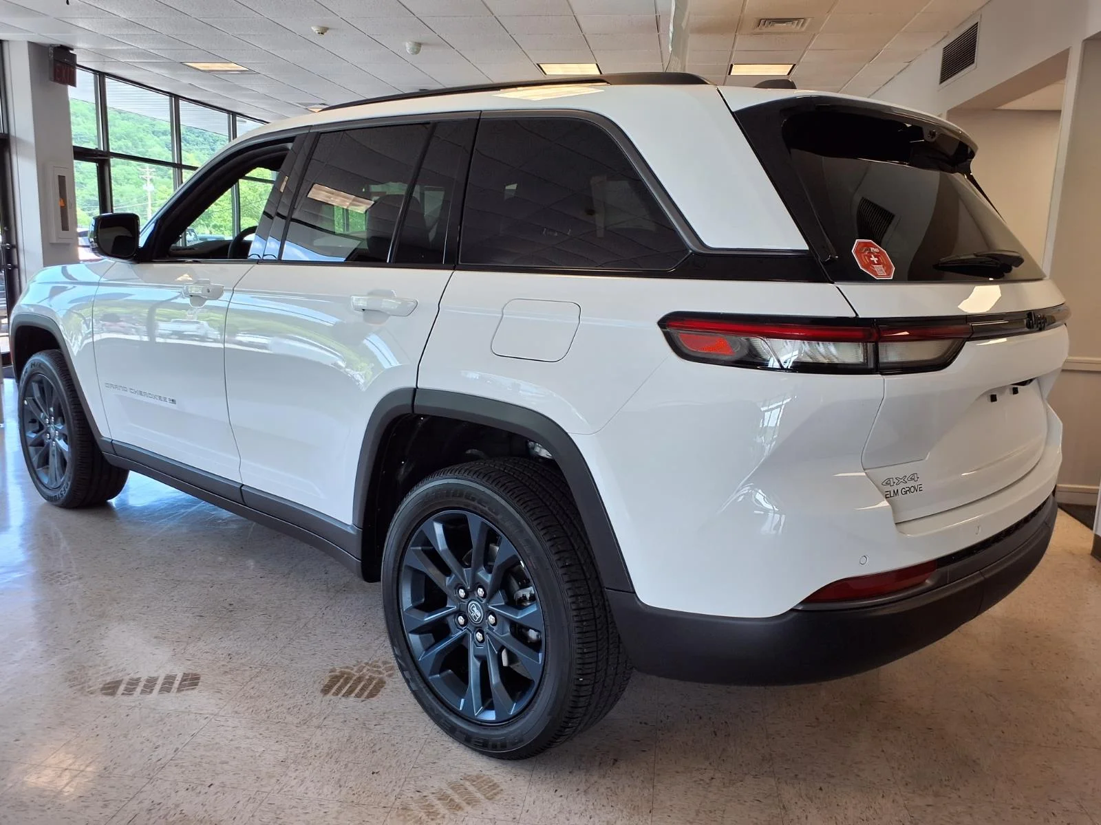 New 2026 Bright White Clear-Coat Exterior Paint Jeep  image 3