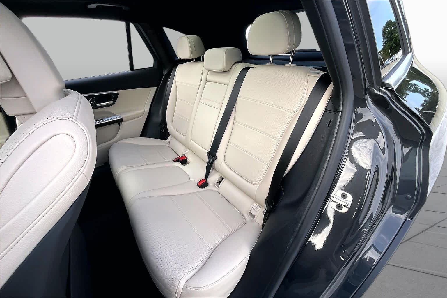 Used 2024 Graphite Grey Metallic Mercedes-Benz GLC 300 image 20