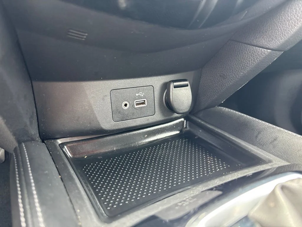 Used 2018 White Nissan SL image 28