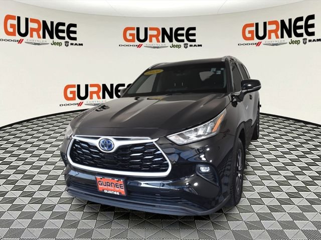 Used 2020 Black Toyota XLE image 6