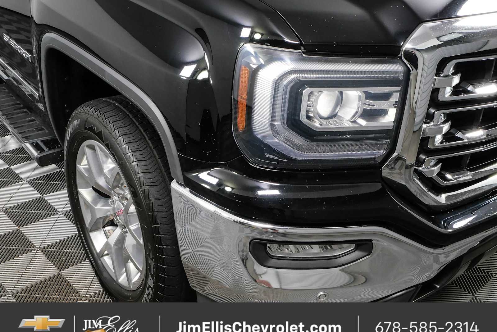 Used 2018 ONYX BLACK GMC SLT image 34