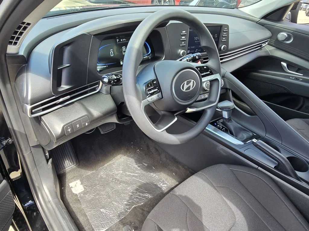 New 2026 White Hyundai SE image 13