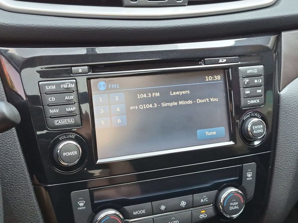 Used 2014 White Nissan SV image 16