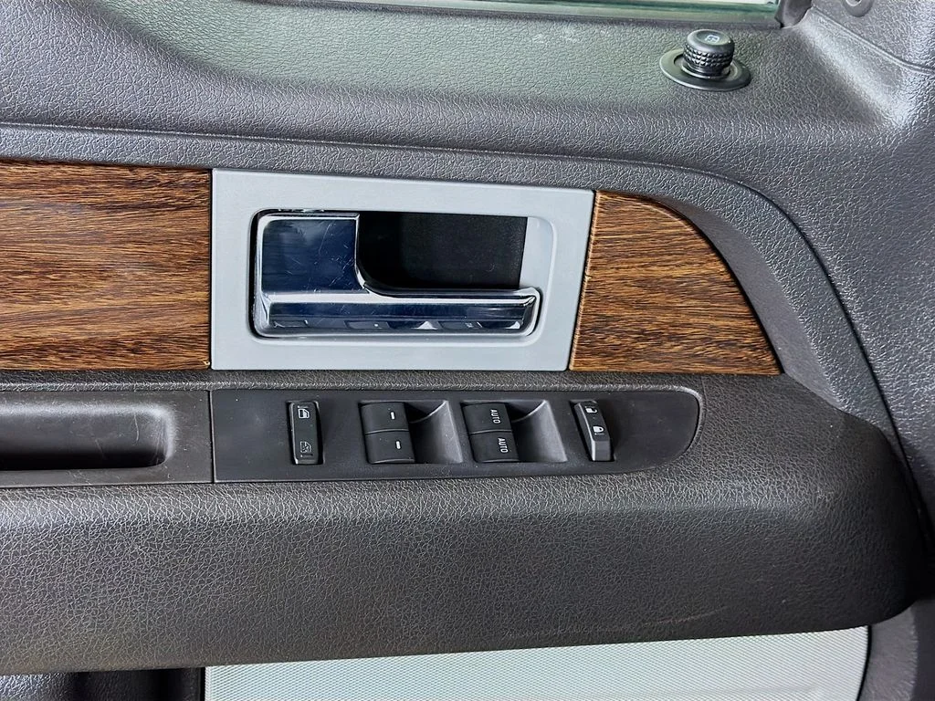 Used 2013 Blue Ford Lariat image 17