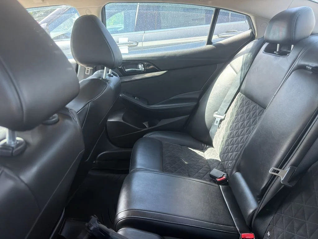 Used 2016 Pearl White Nissan 3.5 SR image 5