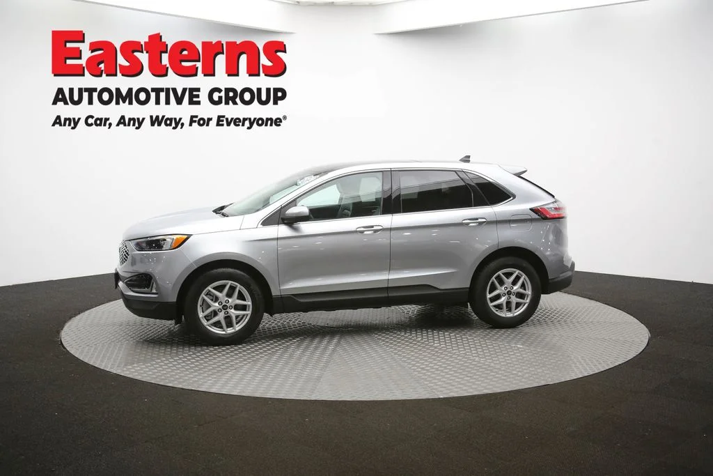 Used 2023 Silver Ford SEL image 55