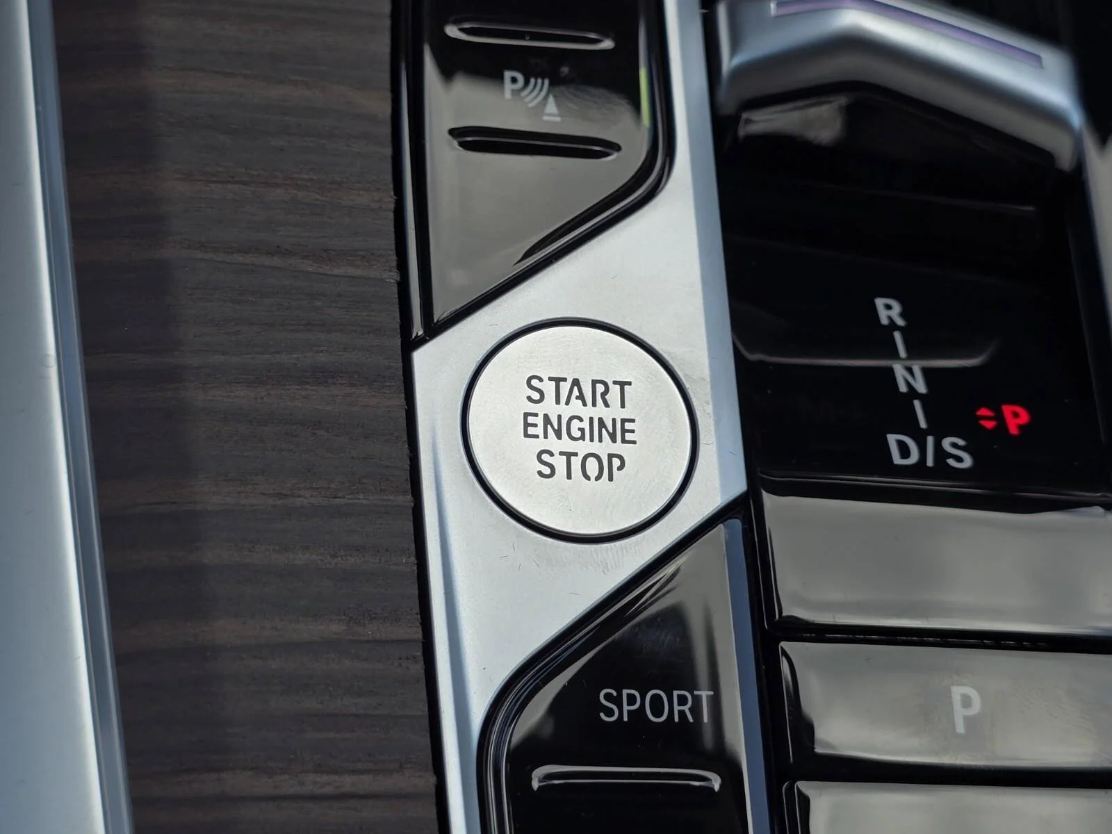 New 2026 0A96 Mineral White Metallic BMW xDrive40i image 30