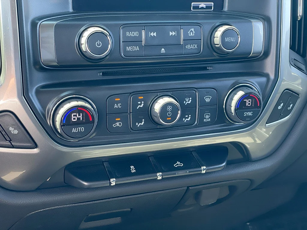 Used 2018 Silver Ice Metallic Chevrolet LT image 17