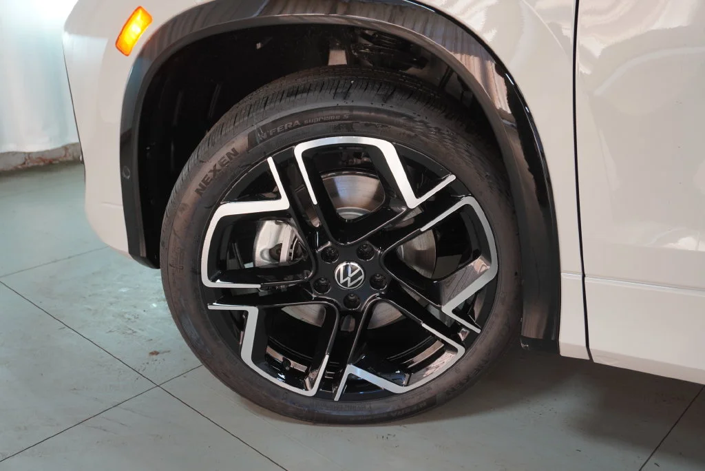New 2026 Sandstone Volkswagen SEL R-Line Turbo image 34