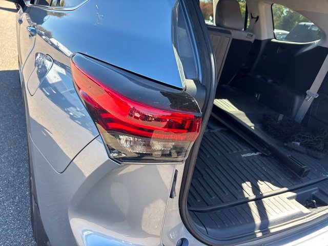 Used 2023 Moon Dust Toyota XLE image 10