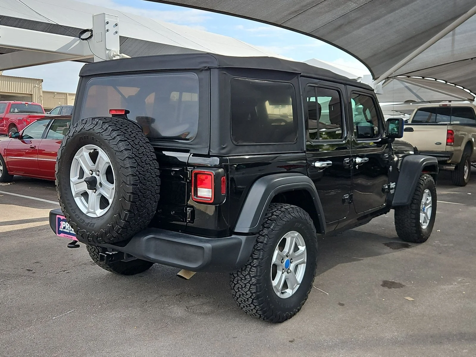 Used 2018 Black Clearcoat Jeep Sport S image 5
