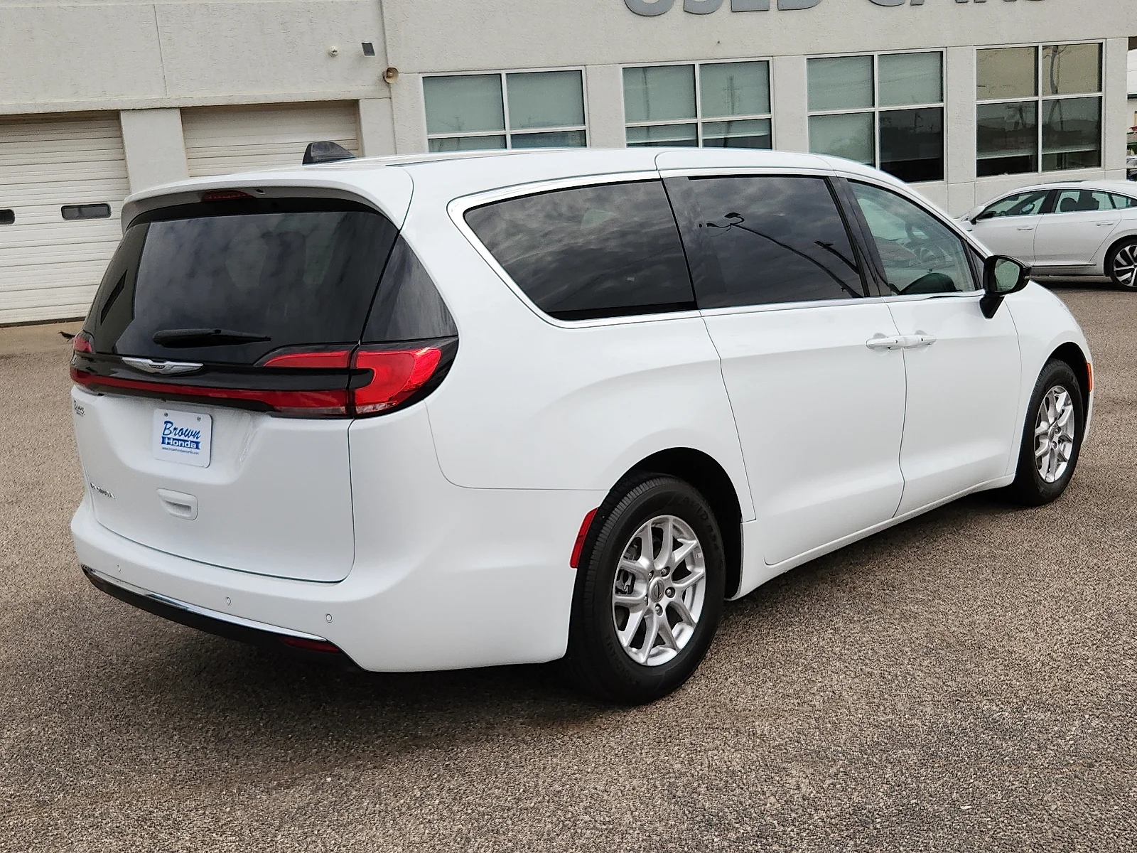 2024 Chrysler Pacifica Touring L - Photo 11
