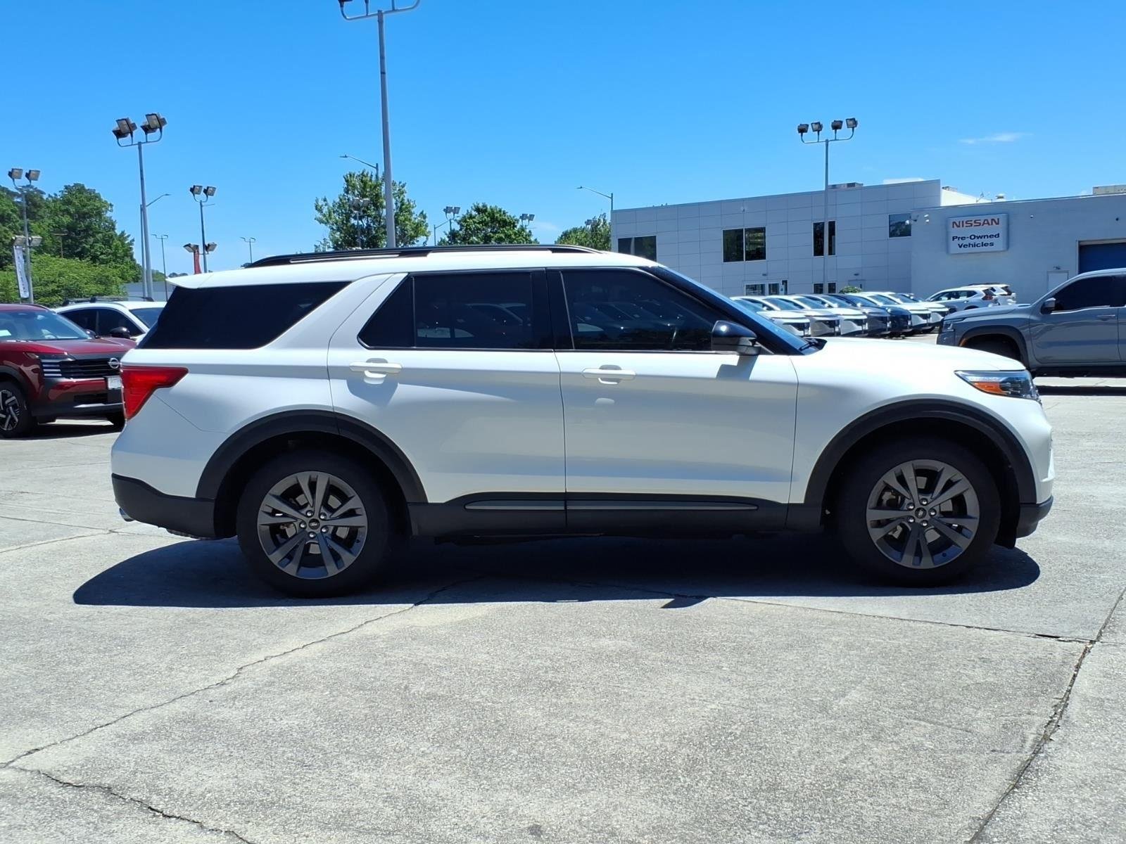Used 2022 Star White Metallic Tri-Coat Ford XLT image 6