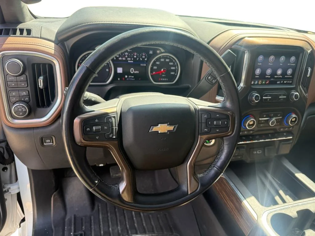 Used 2019 Iridescent Pearl Tricoat Chevrolet High Country image 2