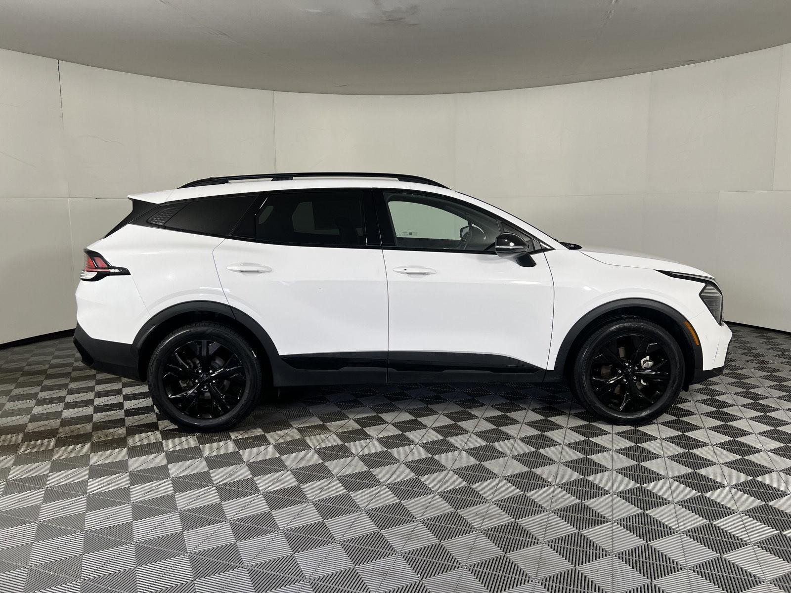 Used 2025 Glacial White Pearl Kia X-Line image 10