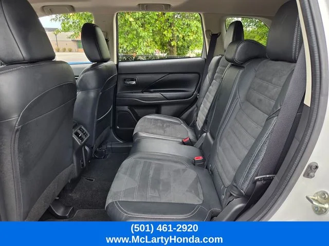 Used 2020 White Mitsubishi SE image 12