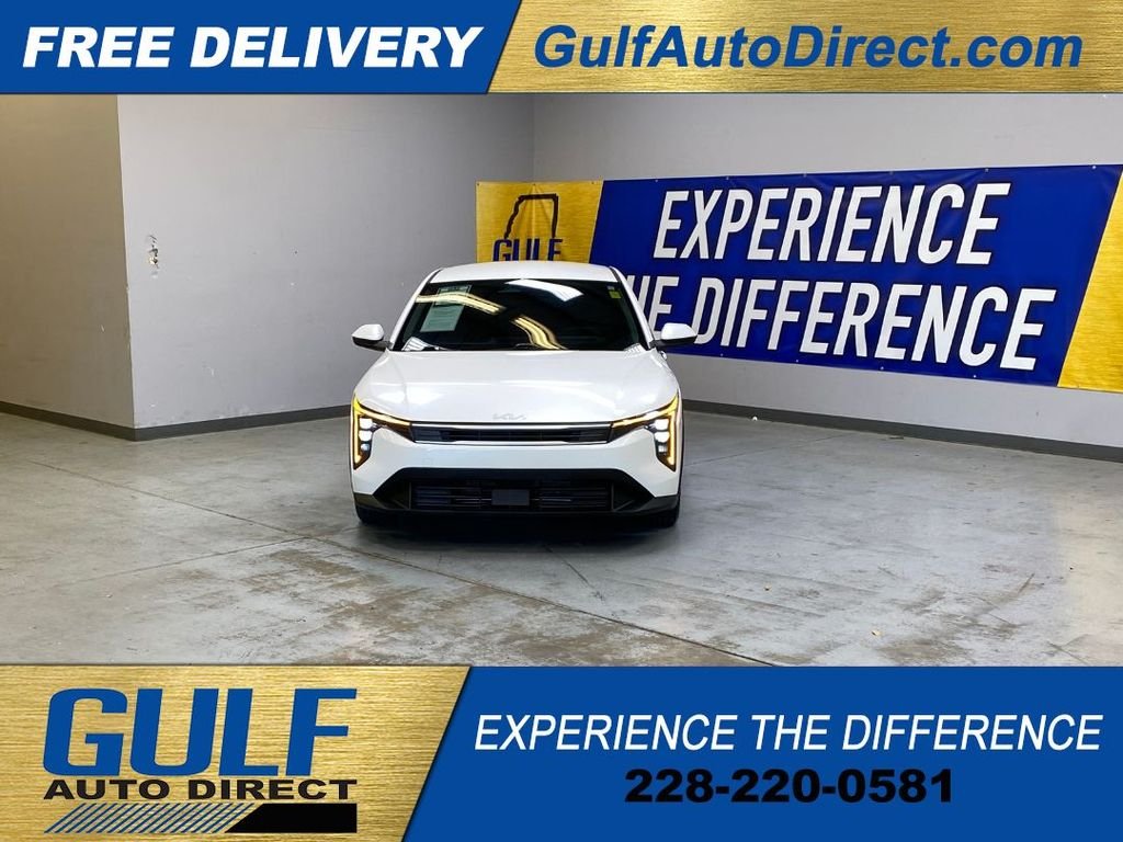 Used 2025 White Kia LXS image 3