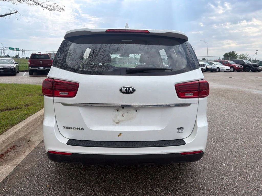 Used 2020 White Kia L image 5
