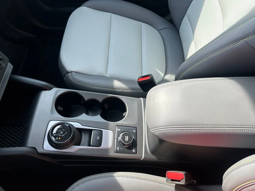 New 2026 Velocity Blue Metallic Ford Badlands® image 36