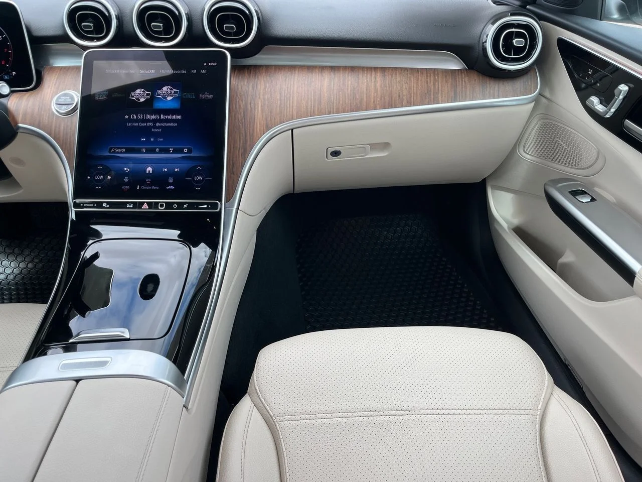 Used 2025  Mercedes-Benz C 300 image 15