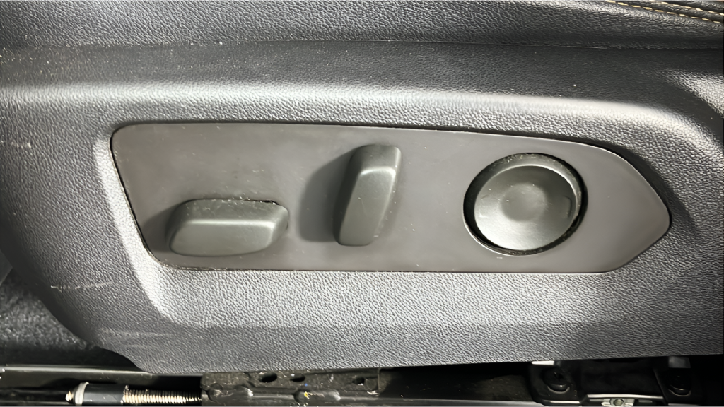 Used 2023 Silver GMC AT4 image 37