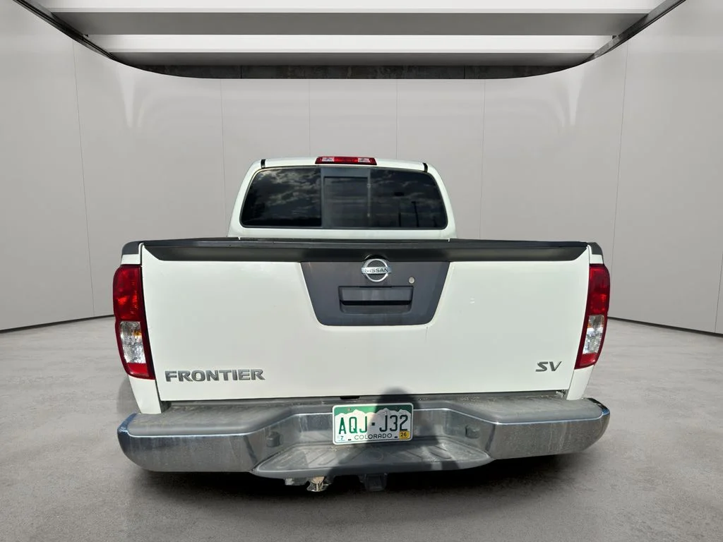 Used 2016 Glacier White Nissan SV image 4