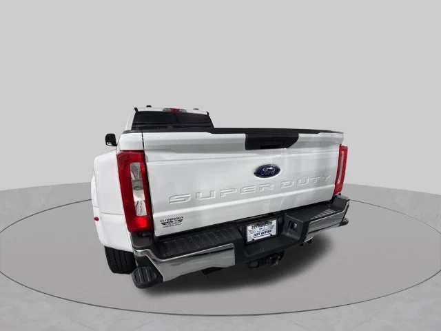 Used 2025 White Ford XL image 9