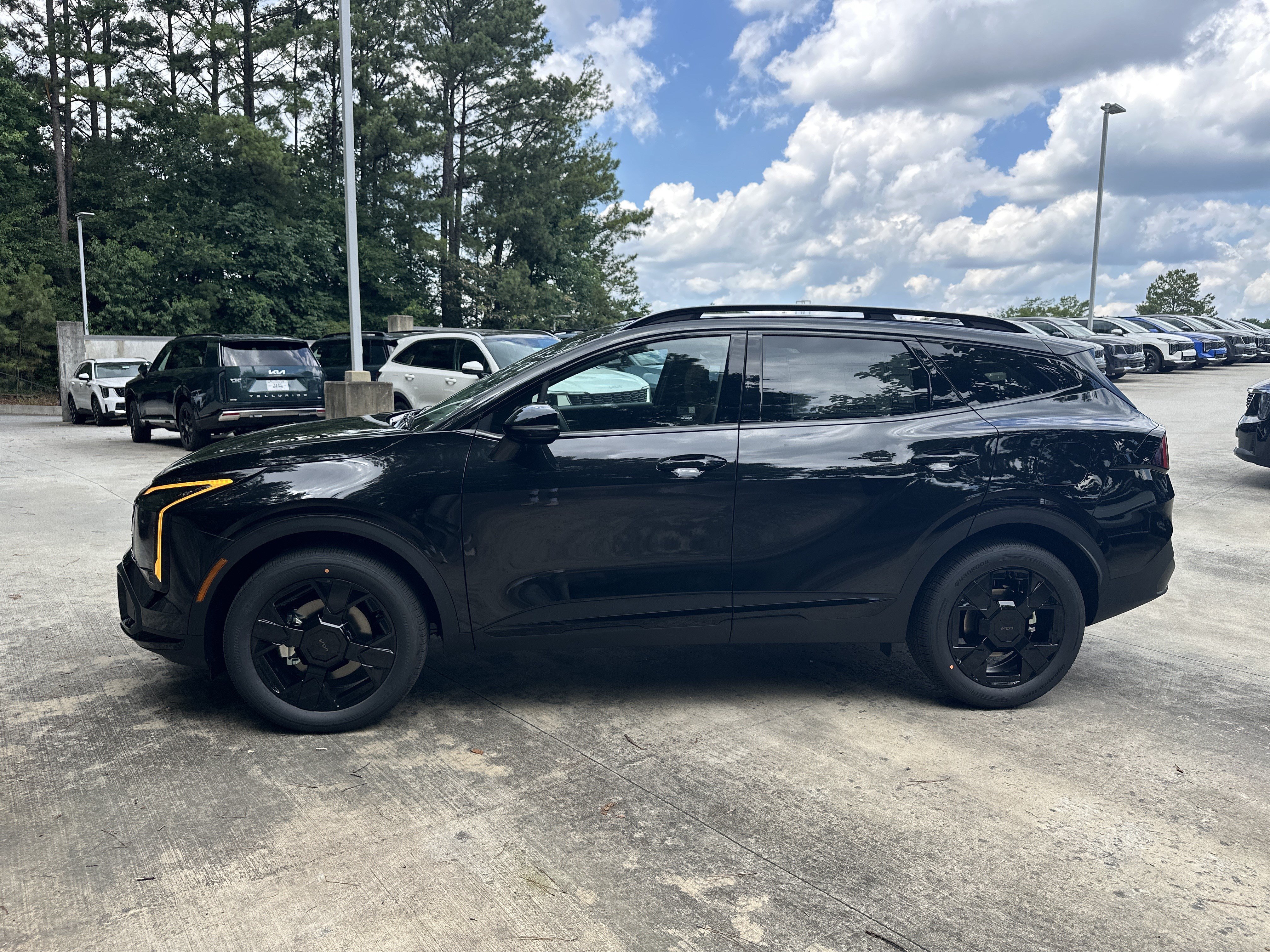 New 2027 Fusion Black Kia X-Line image 9