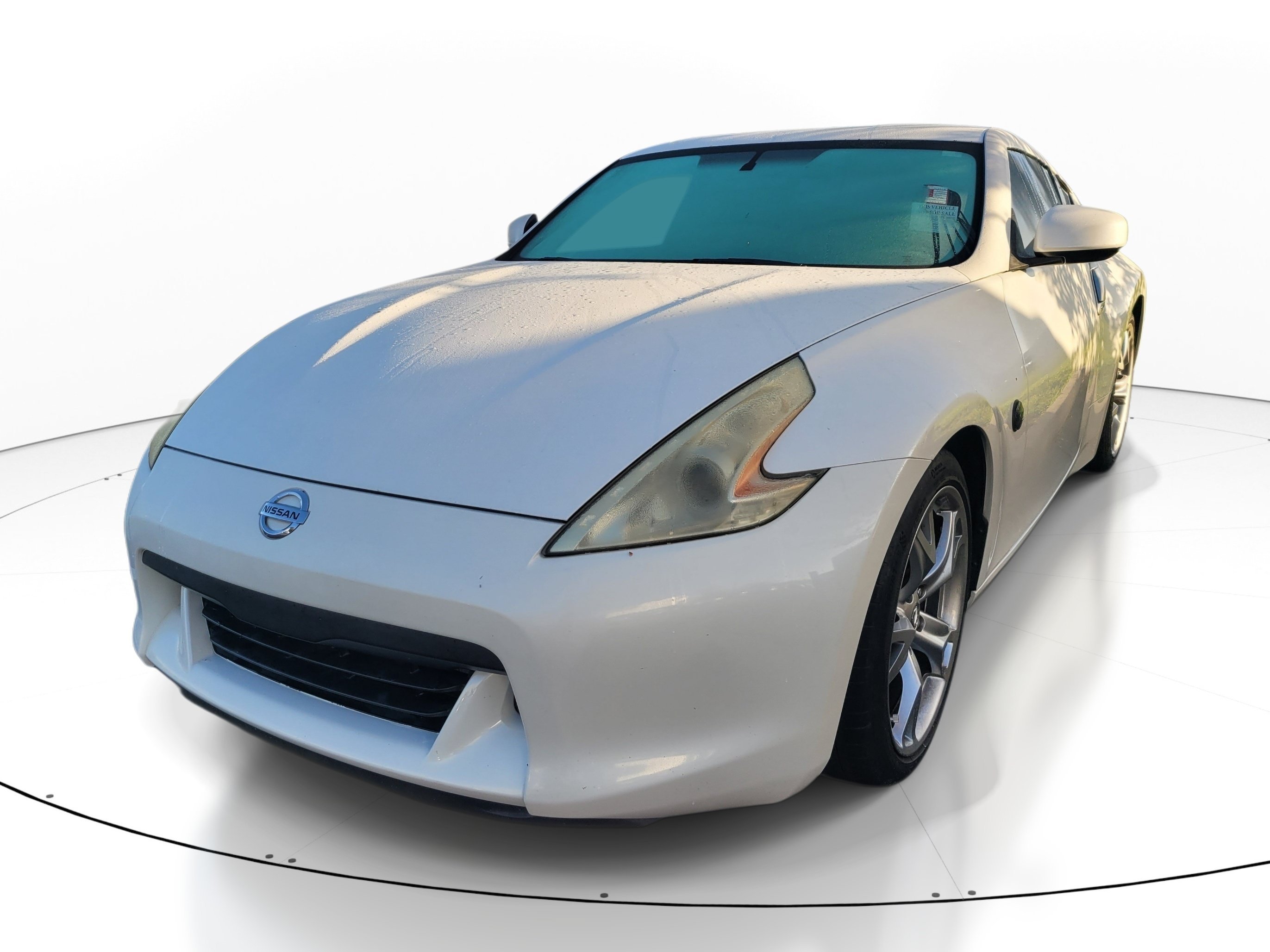 Used 2012 Pearl White Nissan Base image 3