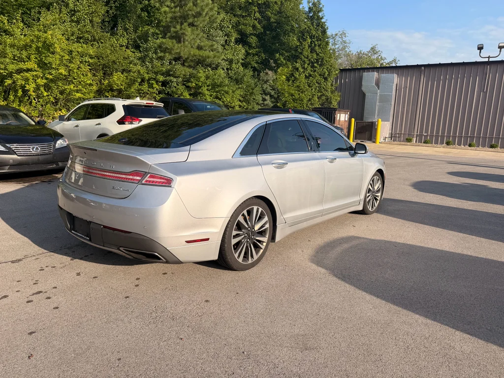 Used 2017 Ingot Silver Metallic Lincoln Reserve image 4