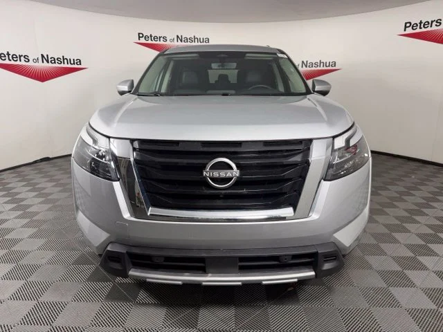 Used 2025 Silver Nissan SL image 2