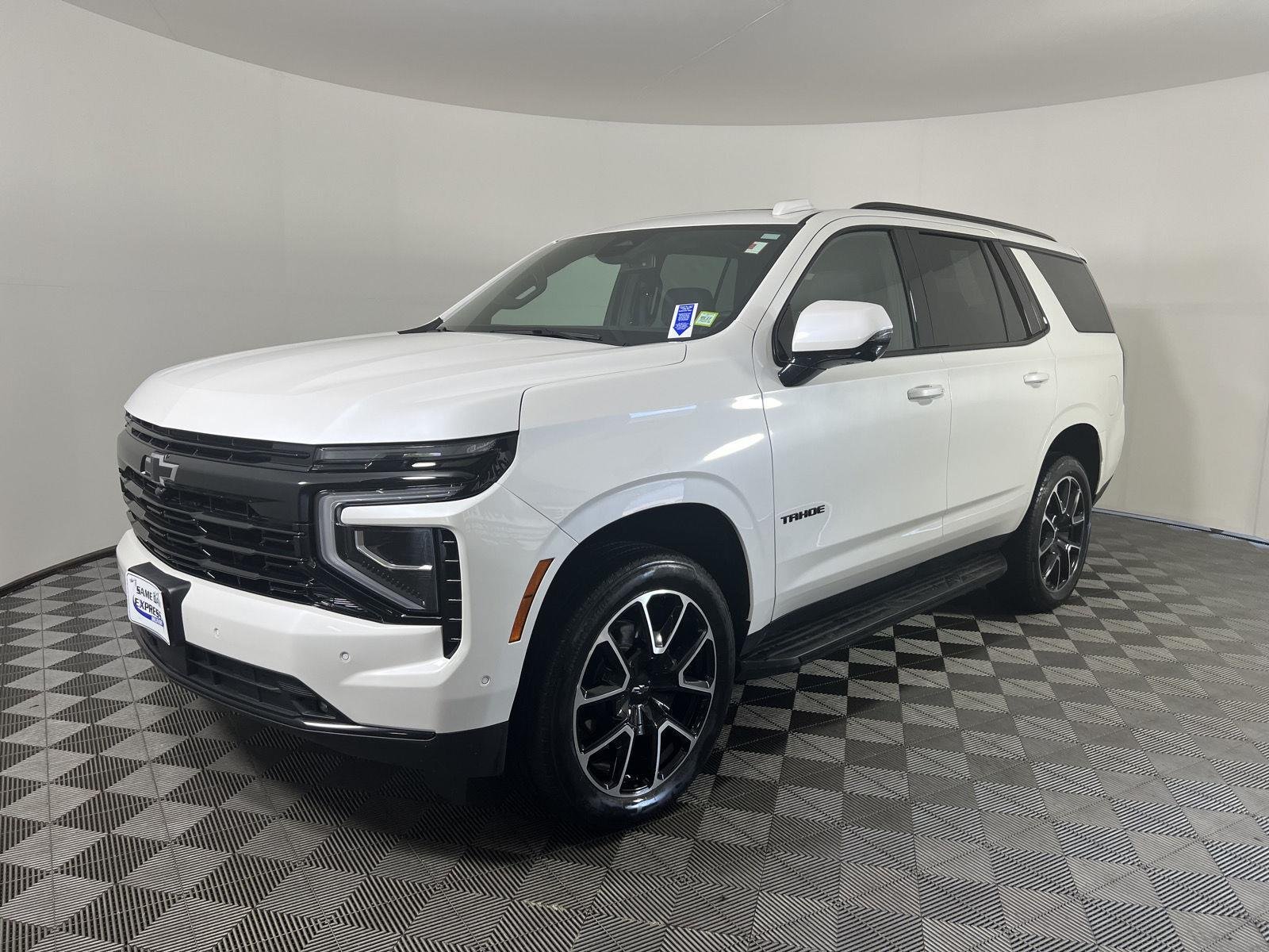 Used 2025 Pearl Chevrolet RST image 28