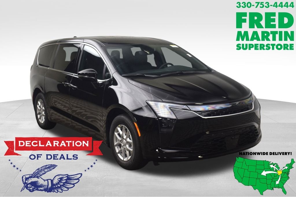 2027 Chrysler Pacifica Select's photo