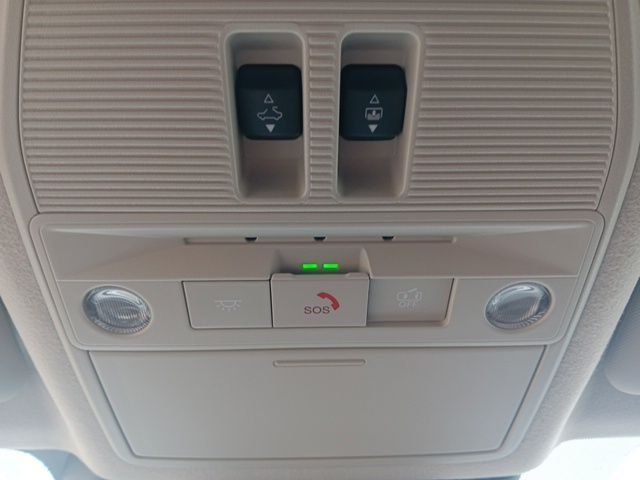 New 2026 Aspen White TriCoat / Super Black Two-tone Nissan SR image 22