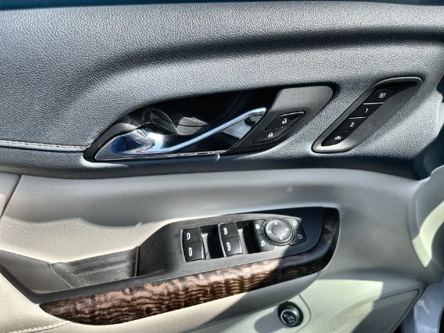 Used 2021 White GMC Denali image 17