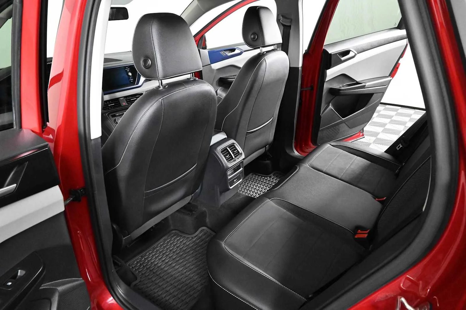 Certified Used 2022 Kings Red Metallic Volkswagen SE image 14