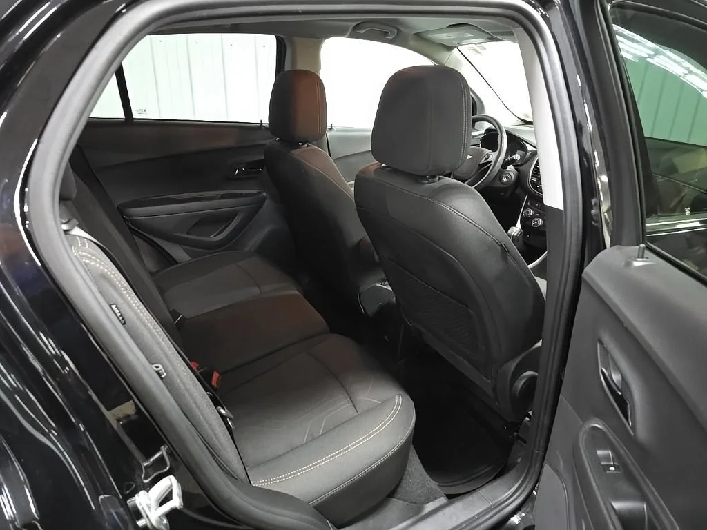 Used 2020 MOSAIC BLACK METALLIC Chevrolet LT image 17