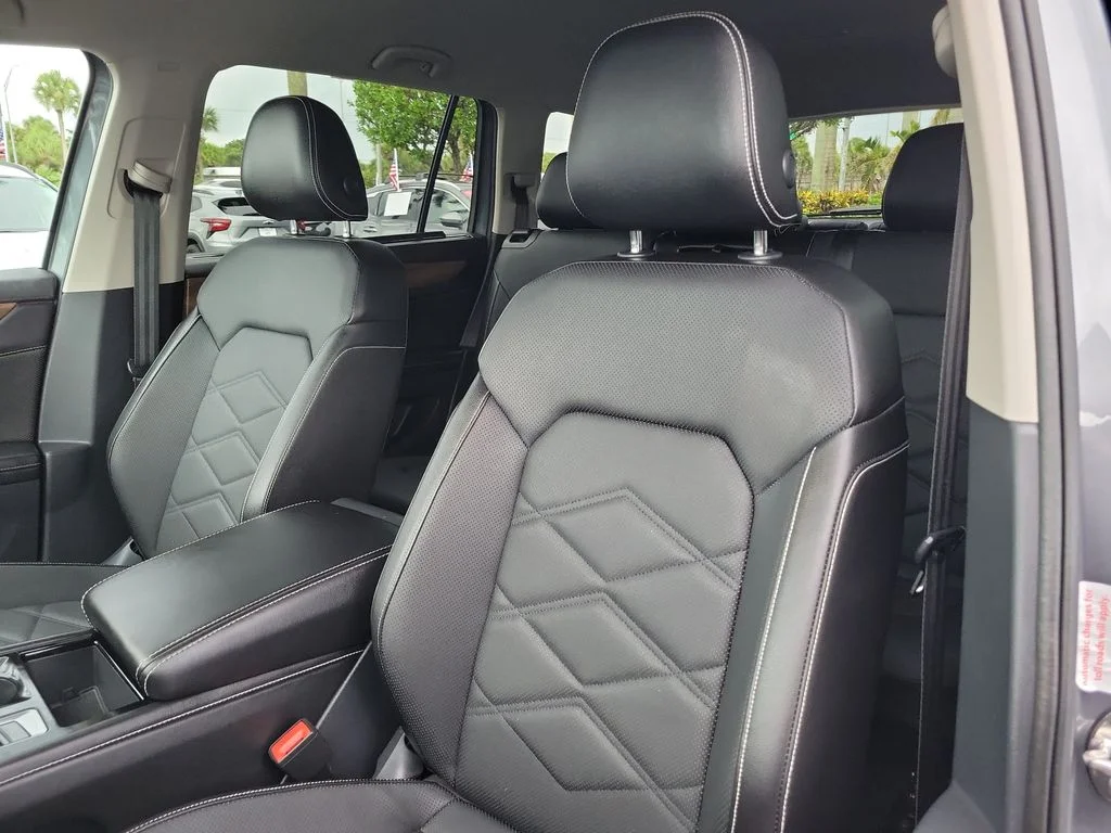 Used 2025 Gray Volkswagen 2.0T SE w/Technology image 21