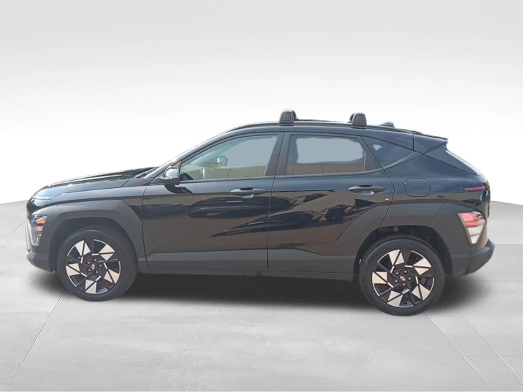 Used 2025 Abyss Black Pearl Hyundai SEL image 4