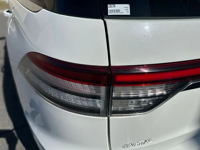 Used 2023 White Lincoln Reserve image 28