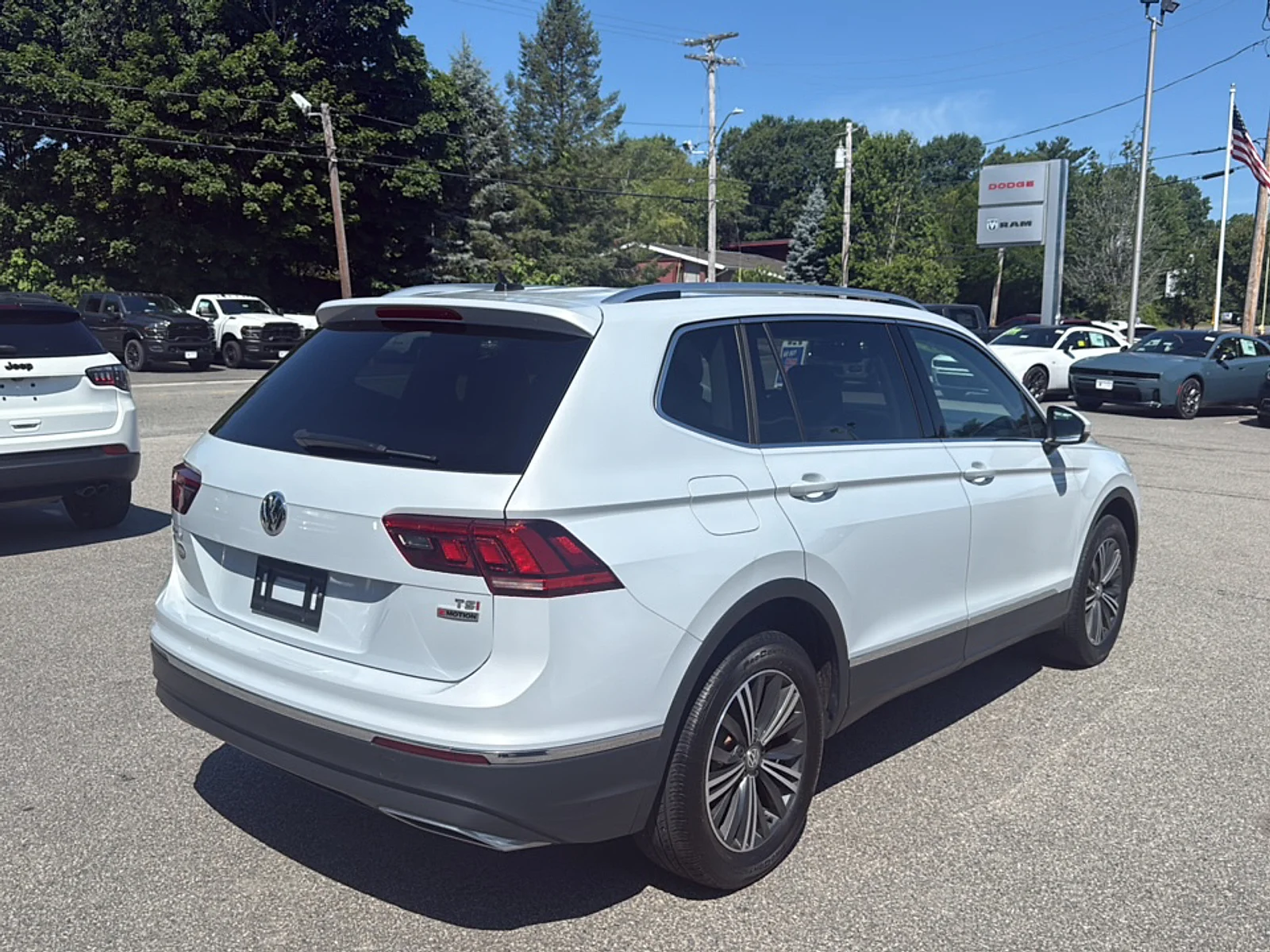 Used 2018 Platinum Gray Metallic Volkswagen SEL 4 MOTION image 5